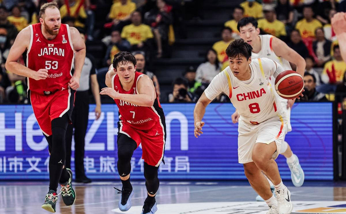 九游体育入口-赛场上明星球员闪烁登场，实力碾压对手令人瞠目的简单介绍