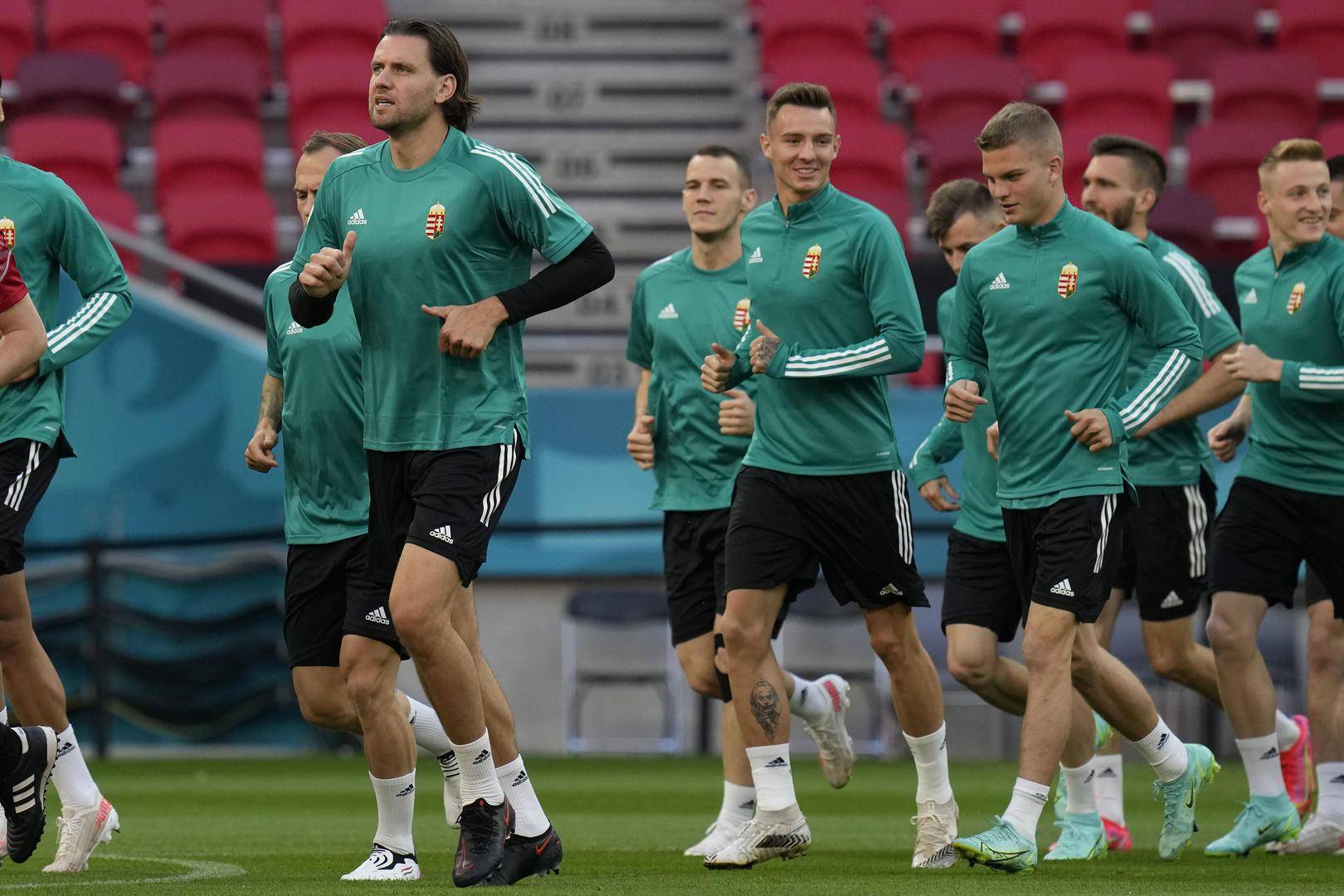 九游体育亚洲官网-欧洲强队在大赛中展现出色状态，预备充足