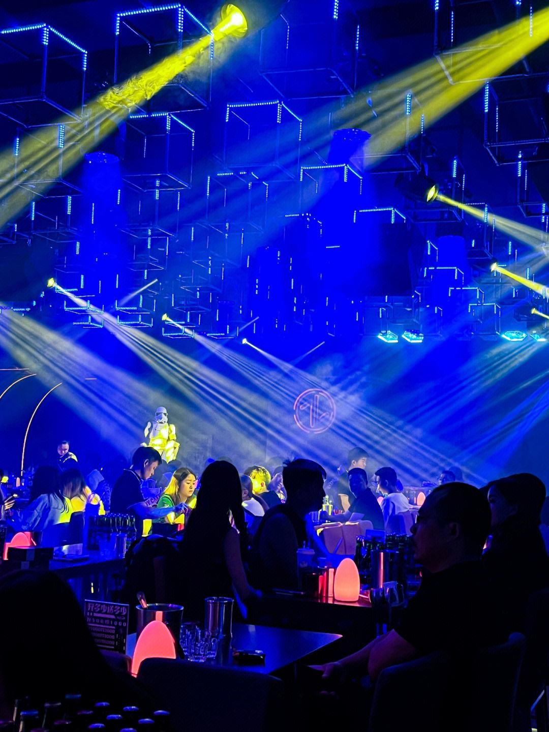 九游体育官网-关于猛龙客场大胜，锋线进攻嗨翻全场士气高涨的信息