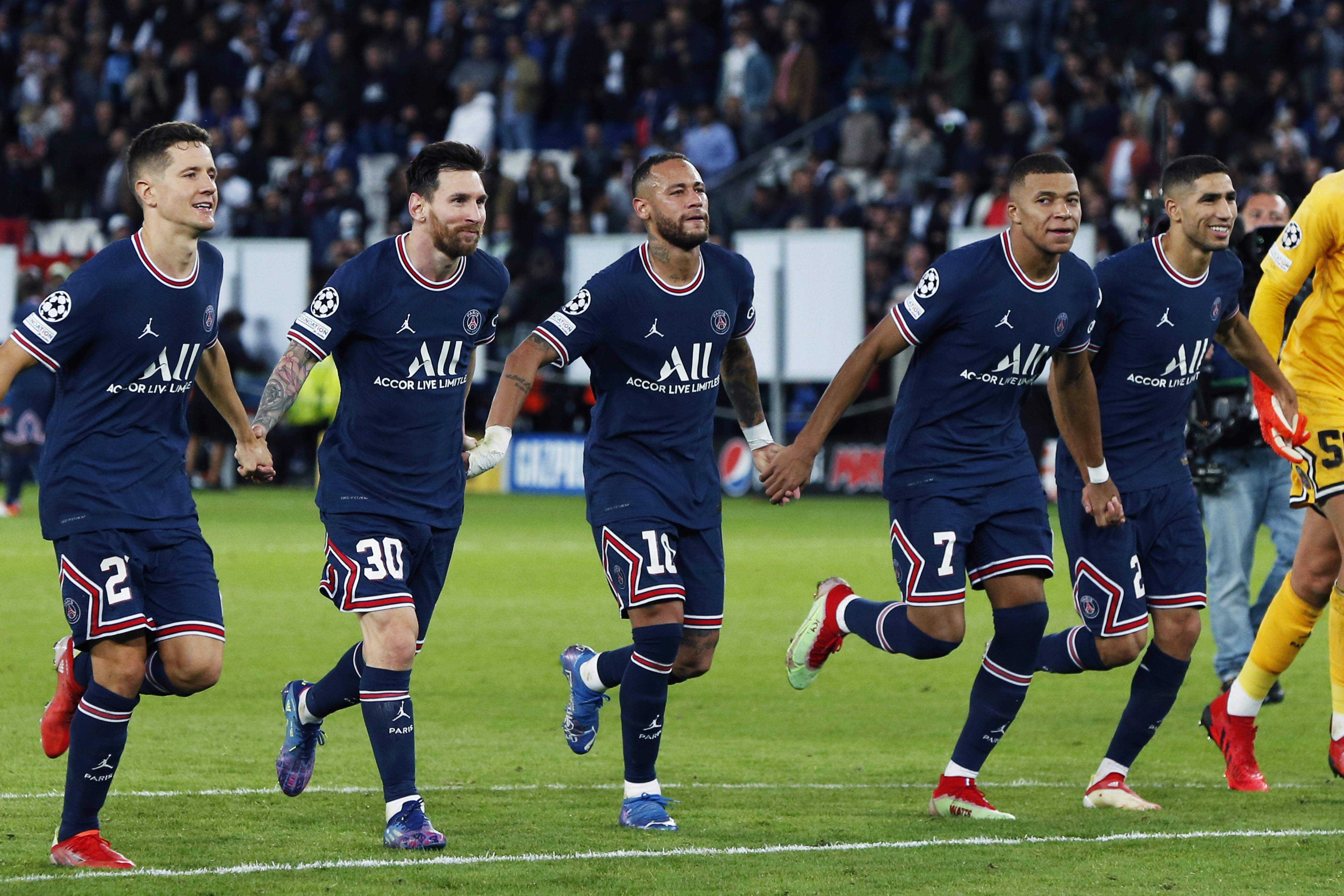 九游体育官方登录入口-包含巴黎圣日耳曼球员表现出色，全队庆祝胜利的词条