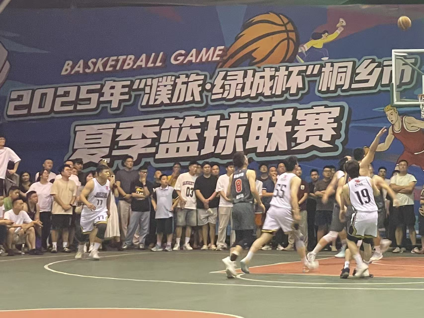 九游体育入口-篮球比赛上演了一场惊奇连连的对决