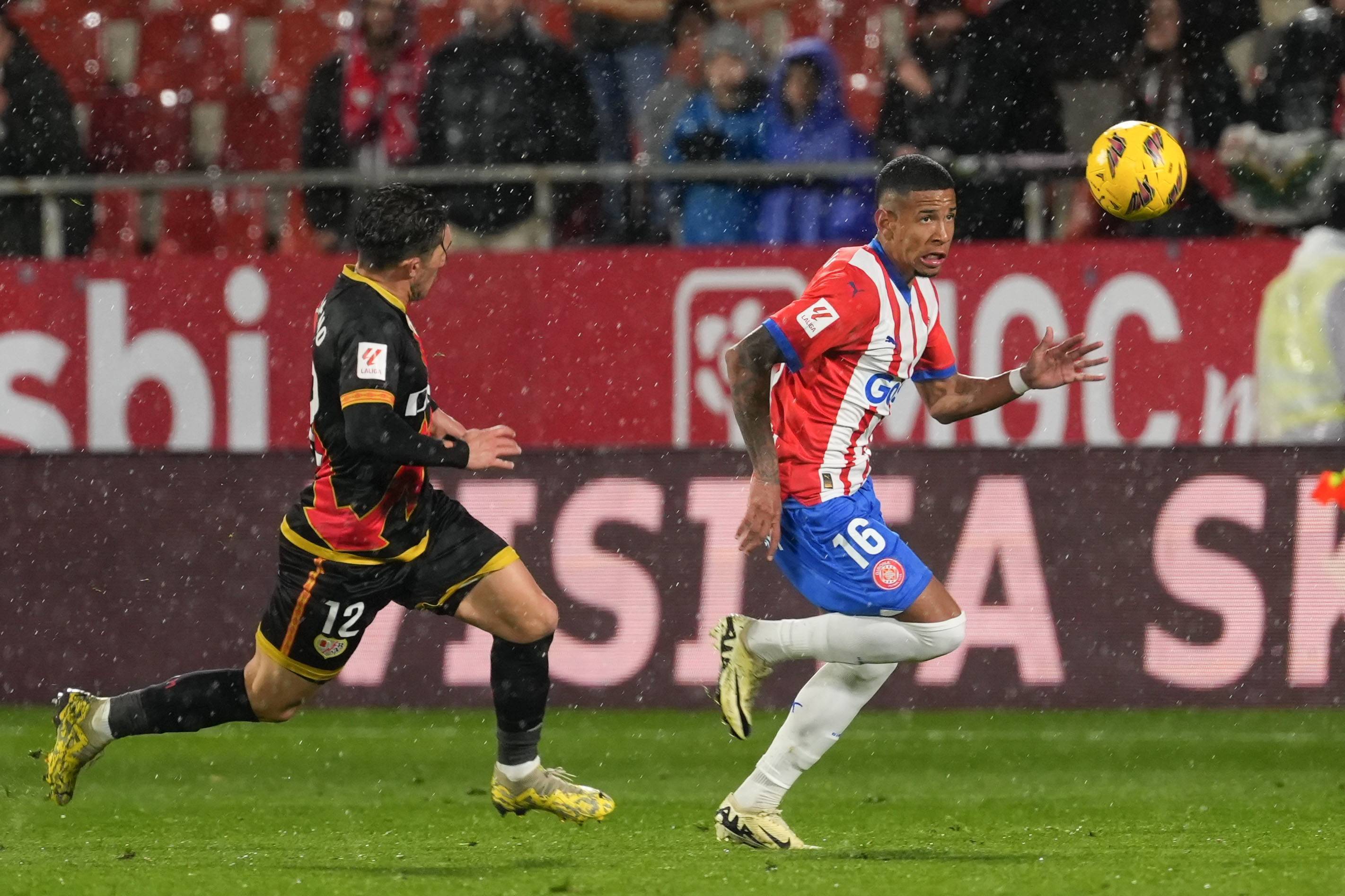 九游体育app-球队客场作战，面临强劲对手考验