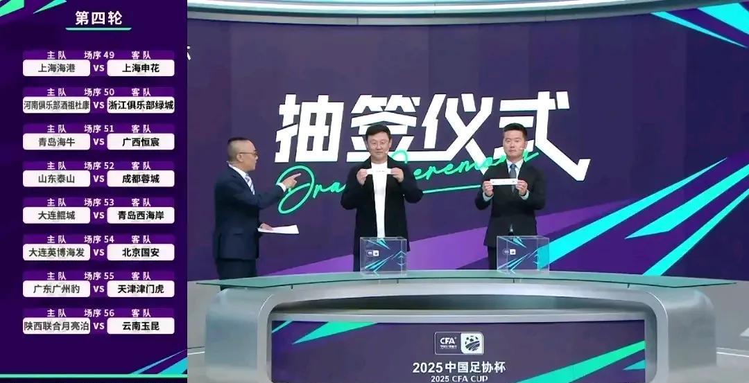 拼尽全力!球员奋力拼抢,为球队争取胜利 拼尽全力!球员奋力拼抢,为球队争取胜利