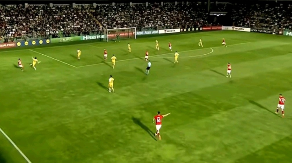 包含波兰逆转瑞典，欧预赛排名小组第二的词条