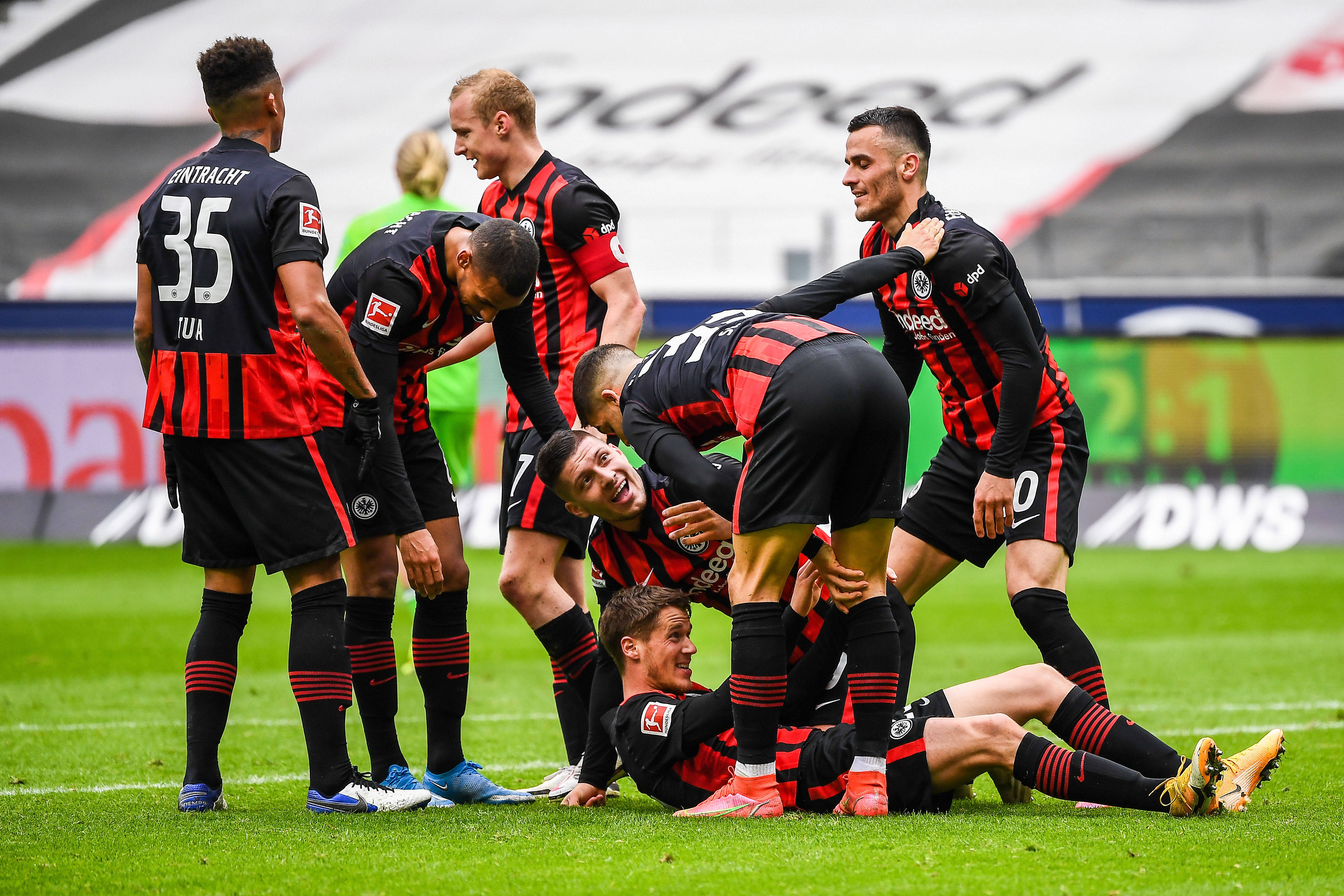 包含法兰克福连续两轮失利，欧战席位岌岌可危的词条