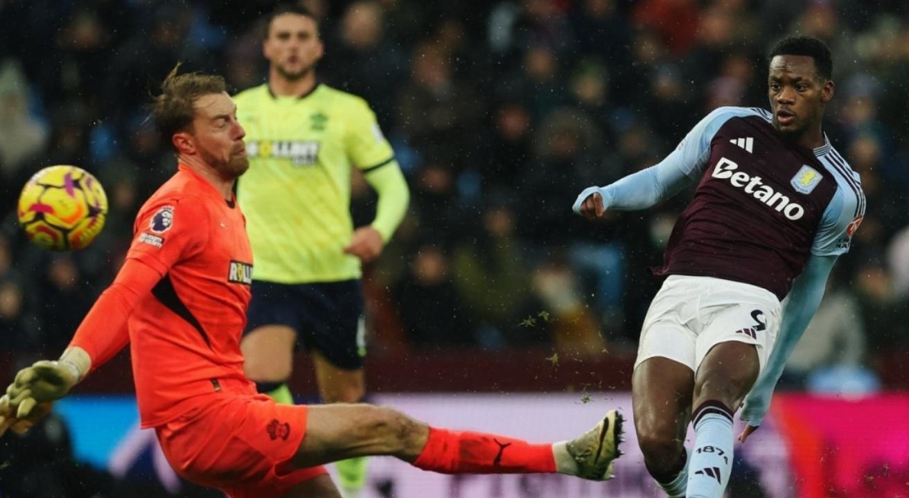 九游体育官网-曼联遭遇连败，英超排名节节下滑