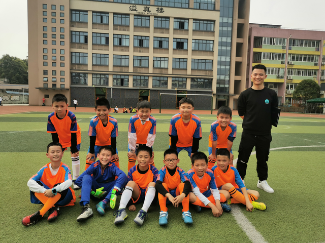 九游体育官方入口-队员们的默契配合，成就了他们的辉煌战绩